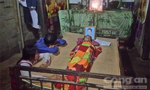 Lội suối nhặt đồ dùng học tập, một học sinh lớp 3 chết đuối thương tâm