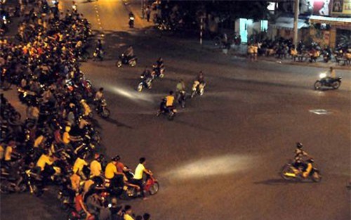 Đánh võng, chạy quá tốc độ trong nội thành bị phạt thế nào?