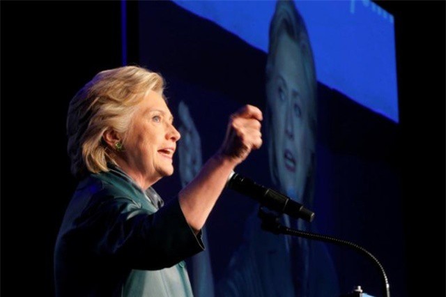 Hillary Clinton dẫn trước Donald Trump 5 điểm