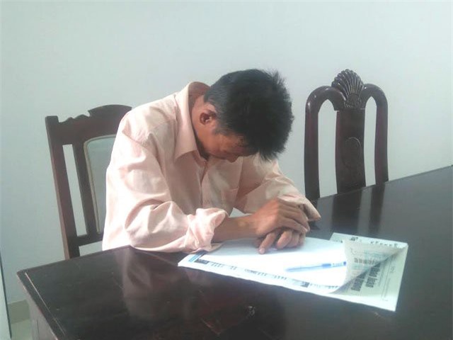 Lời khai của người chồng dùng dao cứa cổ vợ trước mặt con gái