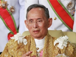 Nhà vua Thái Lan bất ngờ ốm nặng