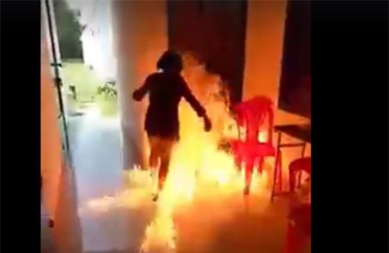 Nữ sinh đổ xăng đốt trường học vì lời thách "câu 1.000 like"