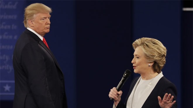 Trump - Clinton không bắt tay nhau tại cuộc "đấu khẩu" lần 2