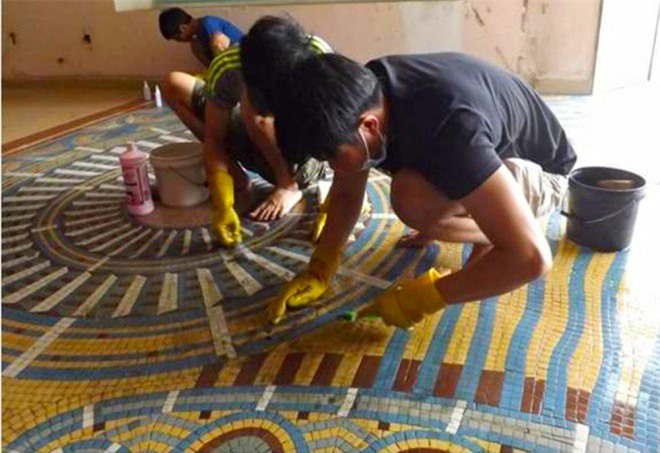 3 tháng bóc gạch mosaic ở Thương xá Tax Sài Gòn