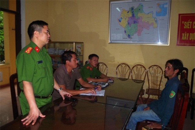 Cẩu tặc táo tợn dùng súng điện bắn công an sa lưới