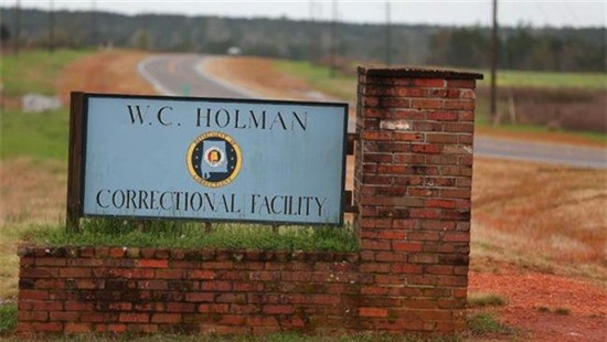 Mỹ: Quản giáo đình công, tù nhân biểu tình tại nhà tù "Lò mổ"