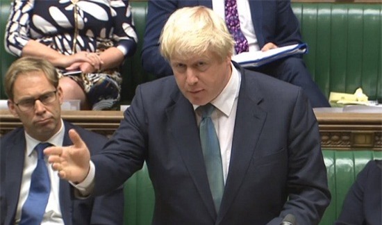 Ngoại trưởng Anh cảnh báo Nga "cô độc", điện Kremlin đáp trả mạnh mẽ 