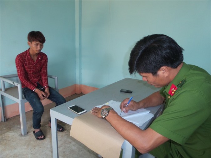 Bắt kẻ ném đá khiến CSGT bị thương rồi bỏ trốn ra Sài Gòn