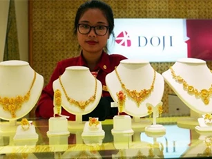 Giới đầu tư loay hoay dò hướng, giá vàng nhích nhẹ