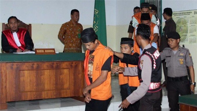 Indonesia thông qua luật thiến tội phạm ấu dâm