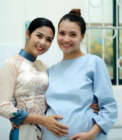 Người mẫu Trịnh Hồng Quế sinh con gái đầu lòng