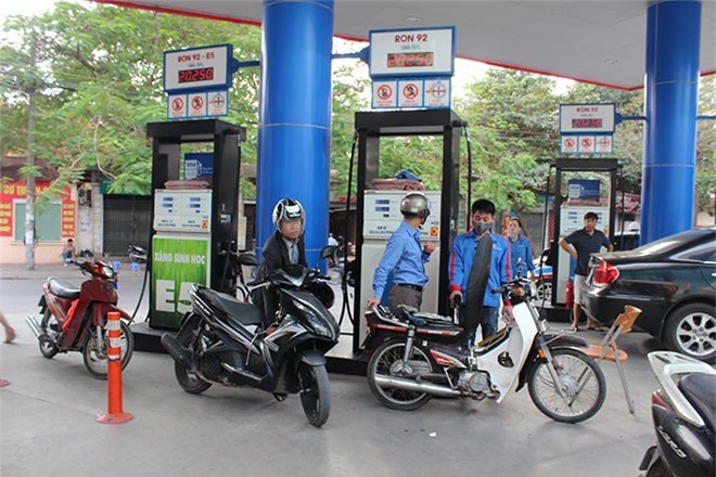 Phó thủ tướng yêu cầu phấn đấu đạt mục tiêu sử dụng xăng E5