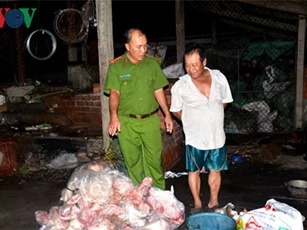 "Phù phép" thịt heo thối thành heo quay đắt khách
