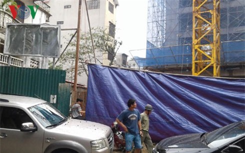 Tạm đình chỉ thi công khu vực sập giàn giáo ở Hà Nội