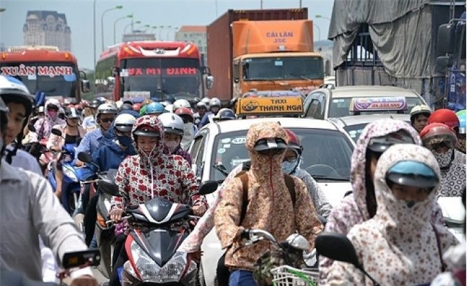 Xe khách vẫn chạy xuyên tâm, "cơn điên loạn" của giao thông Thủ đô