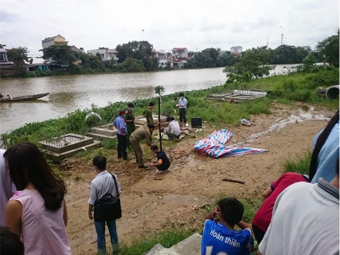 Bàng hoàng xác người đàn ông phân hủy trên sông Như Ý