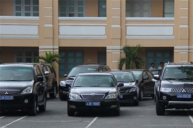 Chính phủ yêu cầu mở rộng diện khoán xe công