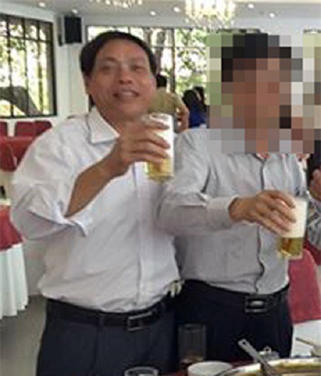 Đánh bạc trong giờ làm việc, Bí thư Đảng ủy xã bị cách chức