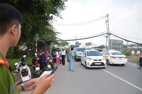 Điều tra vụ cụ bà chết trong tư thế treo cổ trên cây tại ngã tư