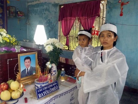 Mưa lớn, hai người bị sét đánh tử vong ngoài rẫy khoai