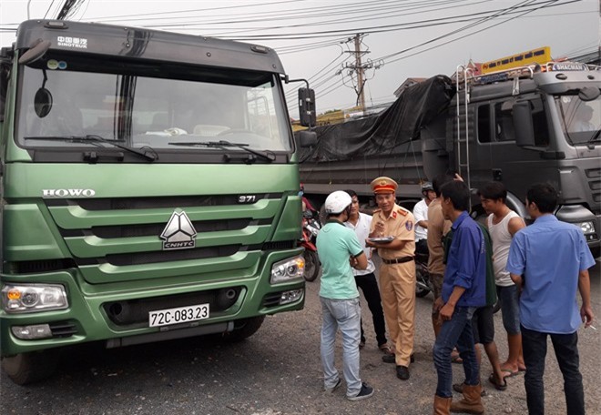 Sau tai nạn, tài xế xe ben bị đánh bất tỉnh và cướp đồ