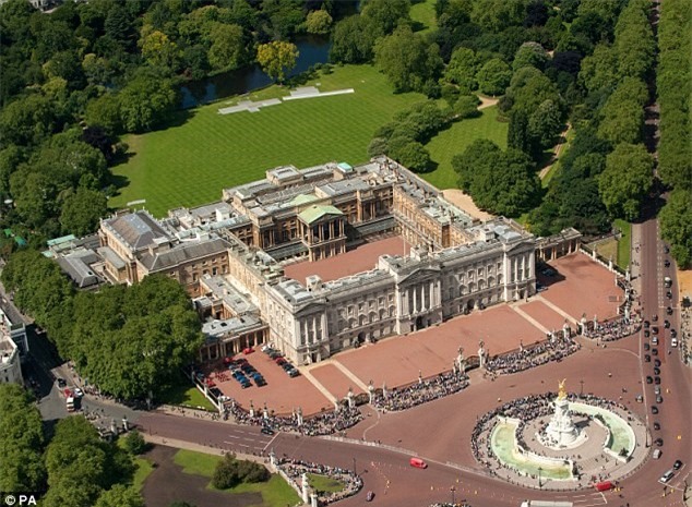 Thanh niên Trung Quốc bị bắt vì âm mưu ám sát nữ hoàng Anh