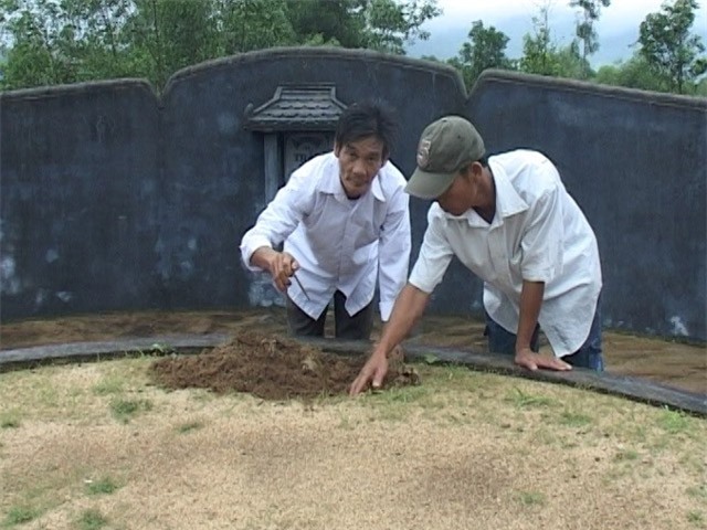 Vụ mộ bị đóng đinh: Nghi can từng mang búa và đinh vào khu mộ