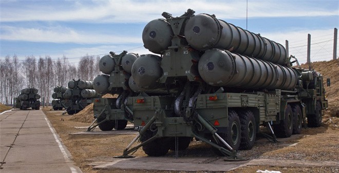 Nga bán tên lửa S-400 cho Ấn Độ và chế tạo máy bay trực thăng