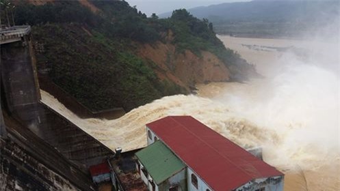 Chủ đầu tư thủy điện Hố Hô nói gì khi xả lũ làm ngập nhà dân?