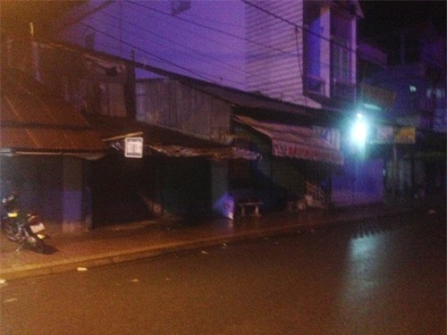 Kinh hoàng cảnh cha "tiếp tay" để con gái rạch mặt tình địch