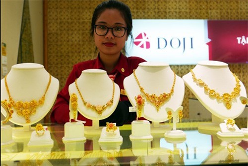 Giá vàng ngày 17/10: Nhà đầu tư thấp thỏm