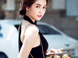 Ngọc Trinh gửi Phan Anh 150 triệu ủng hộ miền Trung lũ lụt