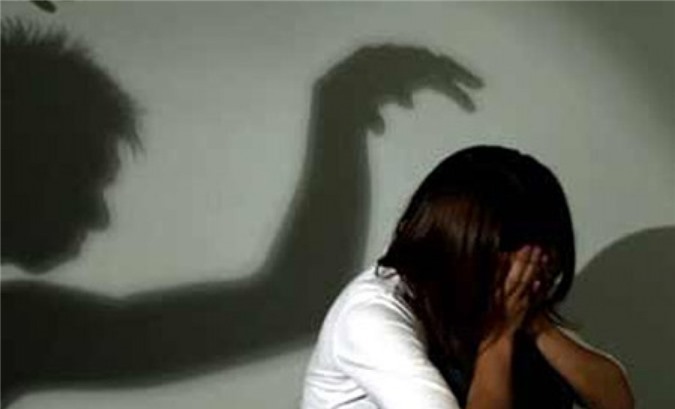 Phẫn nộ hai gã yêu râu xanh hiếp dâm tập thể bé gái 