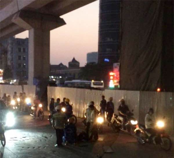 Sốc: Công nhân rơi xuống đất ở dự án Cát Linh Hà Đông