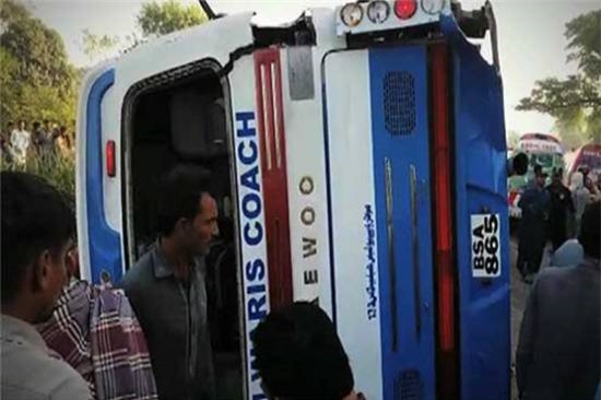 Tai nạn xe buýt thảm khốc tại Pakistan, 60 người thương vong