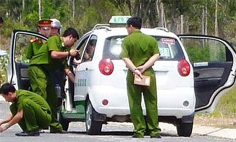 9x dụ tài xế taxi vào nghĩa trang giữa đêm để cướp tài sản