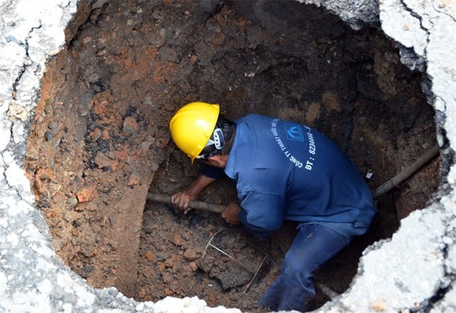 Lại xuất hiện "hố tử thần" giữa phố Sài Gòn