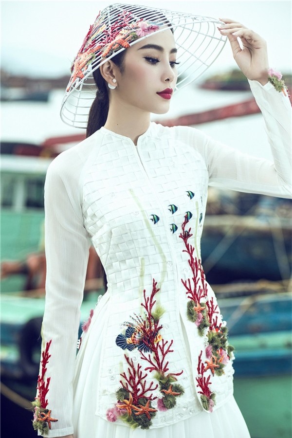 Mộc mạc nhưng kiêu sa, Nam Em diện áo bà ba ở trung kết Miss Earth 2016