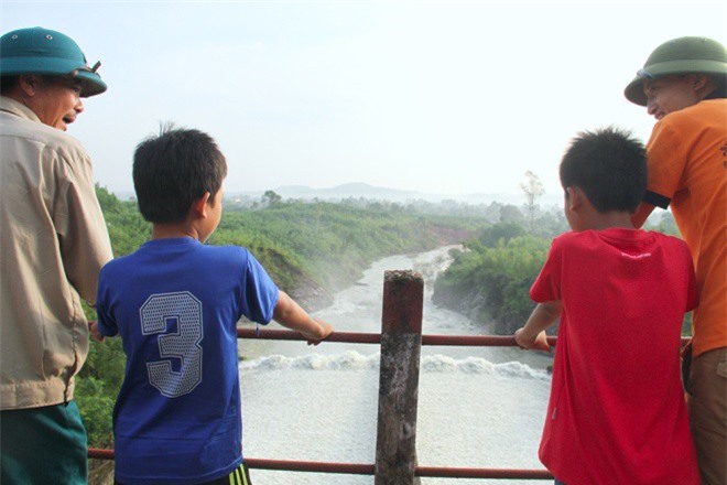 Mưa lũ ở miền Trung: Thủ tướng yêu cầu kiểm tra việc xả lũ