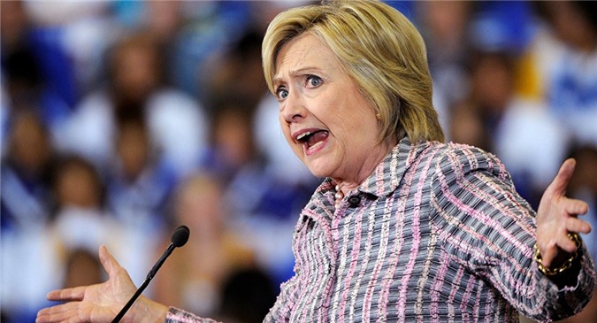 Ẩu đả ở New York vì bức tượng bà Clinton khỏa thân