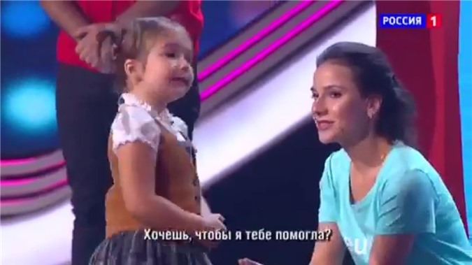 Bé gái 4 tuổi nói lưu loát 7 thứ tiếng gây sốc cộng đồng mạng