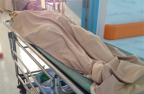 Con gái đóng đinh vào đầu vì giận cha không cho xem tivi