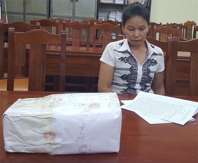 Bắt “nữ quái” vận chuyển 10 bánh heroin ở Lạng Sơn