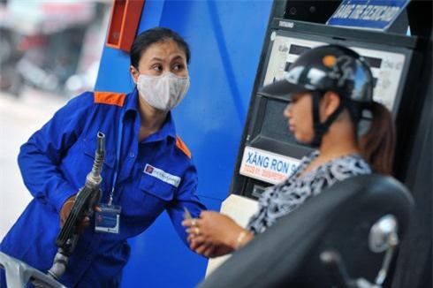 Giá xăng tăng lần thứ 5 liên tiếp từ 16h45 chiều nay