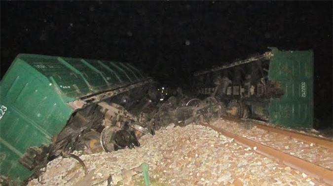 Tai nạn đường sắt nghiêm trọng, 4 toa tàu lật khỏi đường ray