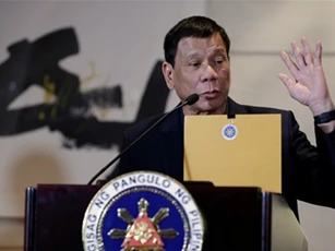 Tổng thống Duterte bất ngờ nói phán quyết về Biển Đông chỉ là mẩu giấy