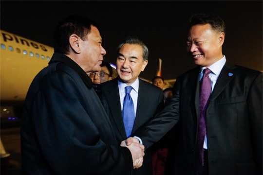 Tổng thống Philippines nói "nghỉ chơi" với Mỹ khi thăm Trung Quốc