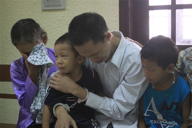 Vượt ngàn cây số, nam thanh niên giết vợ và tình địch