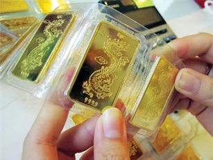 Giá vàng chiều 21/10: Vàng SJC tiếp tục bốc hơi