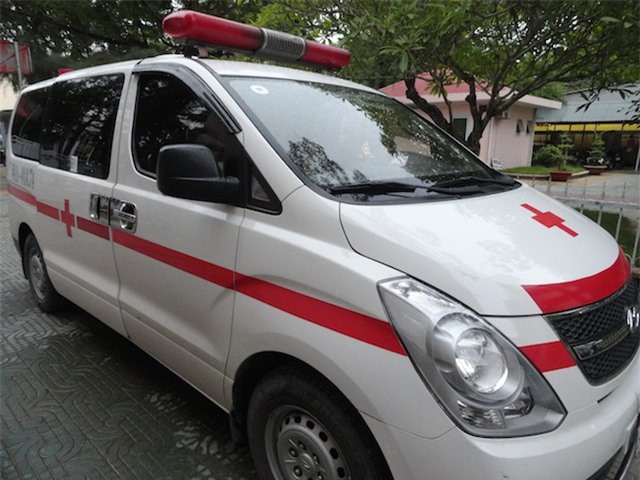 Lợi dụng xe cấp cứu, vận chuyển 750 gói thuốc lá lậu